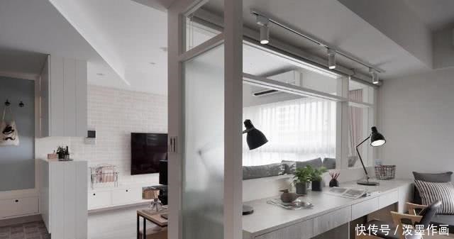 卷帘|她家一进门设隔断,沙发墙半透明,全屋空旷让人极度舒适