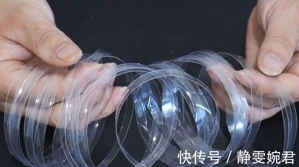把塑料瓶剪成丝，绑在筷子上，解决了家家户户的大难题，太实用了