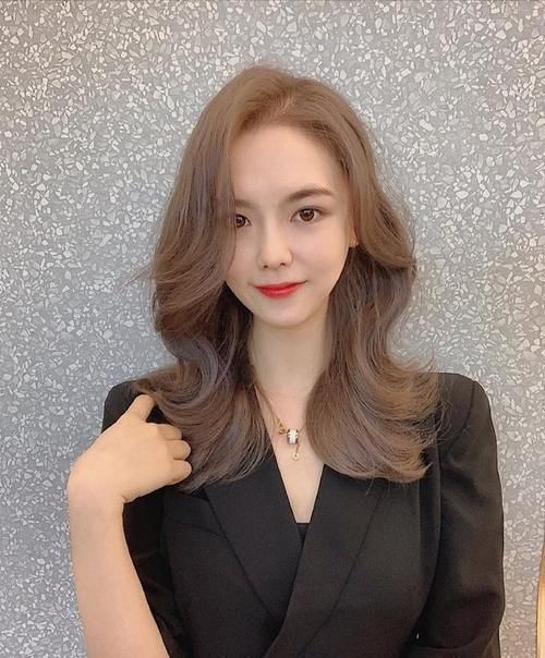 秋冬染发什么颜色更好看?2020流行这几种颜色,时髦又潮酷