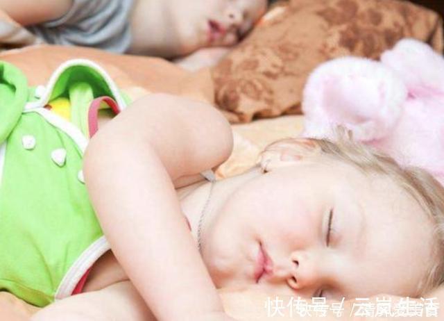 纸尿裤|孩子是用尿不湿还是尿布好?网友分享:现在后悔的只想打自己