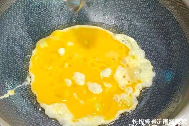 洋葱炒鸡蛋怎么做才好吃大厨下锅顺序很重要，和饭店的一样香