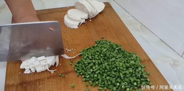 饺子皮|饺子皮别包饺子了,教你简单一做,比蒸饺包子好吃几十倍,太香了