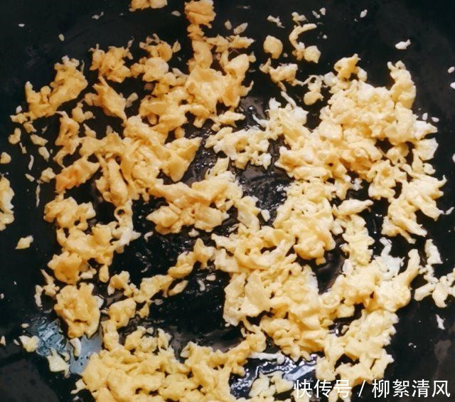 素三鲜包子,皮薄馅大,鲜香味美