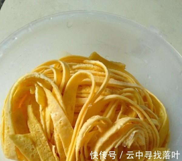 面食者|酷热的夏季,你吃了还想吃的鸡蛋皮凉面条!