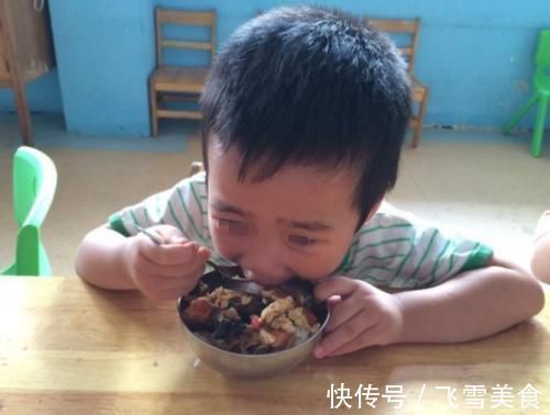 安全意识|老人常见的带娃行为,出于疼爱却很“坑娃”,往往好心办坏事