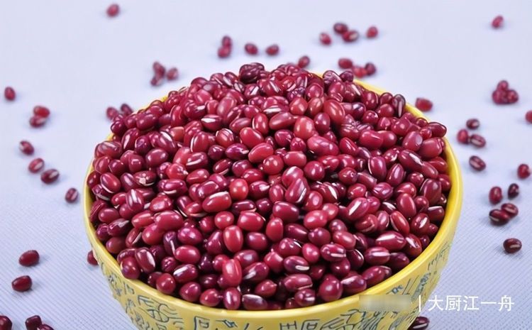 80岁的老奶奶吃了一辈子的红豆，不打豆浆不熬粥，越吃越精神