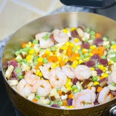 米饭|这样的食材超丰富的腊肠荷叶饭你能吃多少？