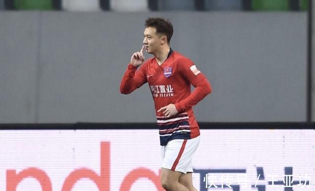 大连人|近8轮首胜!重庆队1-0大连人,张外龙跪地庆祝,保级救命3分
