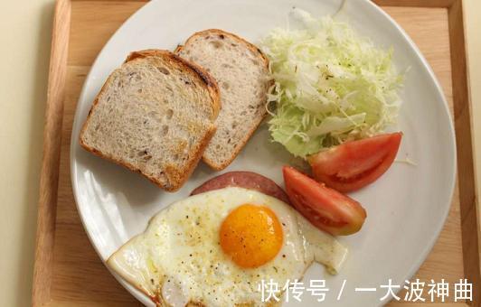 鸡蛋鸡蛋|鸡蛋虽营养丰富,但这5类人应少吃或不吃,不然对健康有危害!