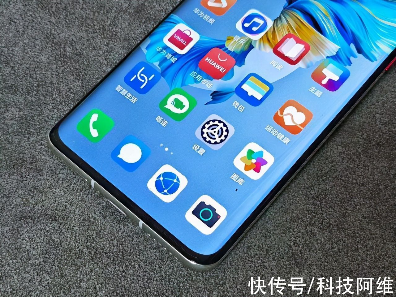 华为m华为Mate40终于有货了，5000万三摄+鸿蒙OS，还买什么iPhone13？