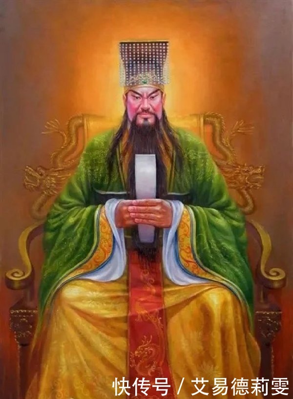 关公穿龙袍坐龙椅拿牌形象代表意思?