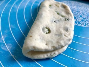 这种三角饼卖的都很贵,教您在家做,外酥里软,咬一口酥掉渣