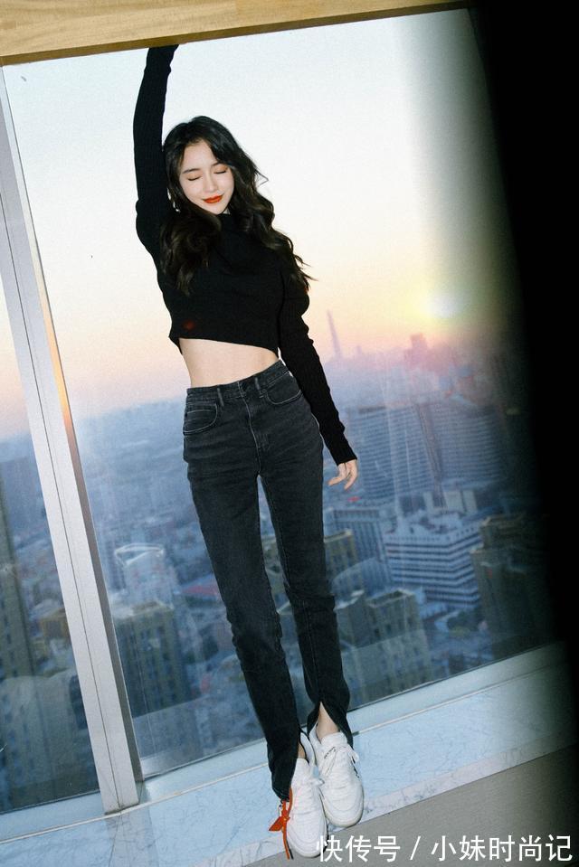 穿搭 Angelababy真不怕冷,都降温了还要露腰,不过身材是真的优越