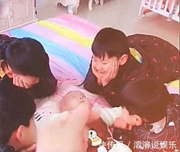哥哥|自从二胎生了个妹妹,四胞胎哥哥就变成如此傻样,瞧后不淡定