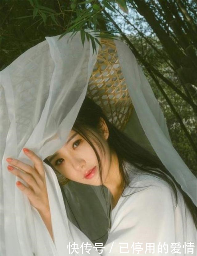 医大女教授重回70,抢回奶奶手镯滴血觉醒空间,满是奇珍妙药!