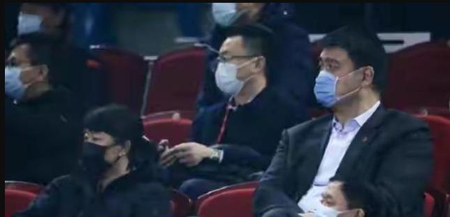 cb张镇麟的妈妈,来现场给儿子助威!芳姨曾流泪搂着周琦说:大宝!