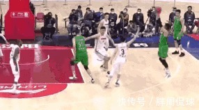 第三阶段|郭艾伦腿伤复发,疑被胡明轩垫脚后伤势加重,杨鸣这回犯难了