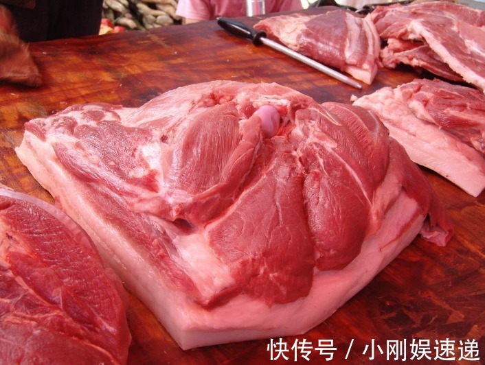 猪肉别冻进冰箱了，农村奶奶教我4个土方法，不解冻，和鲜肉一样