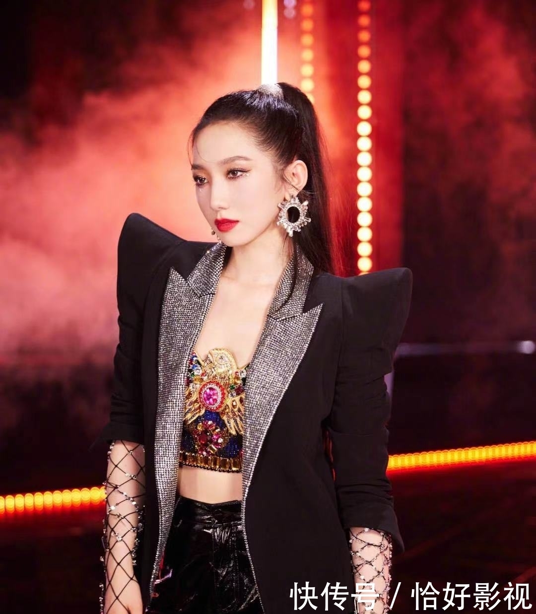 同是宣传家乡牡丹:孟美岐严肃用心,王一博只说四句话点赞翻倍