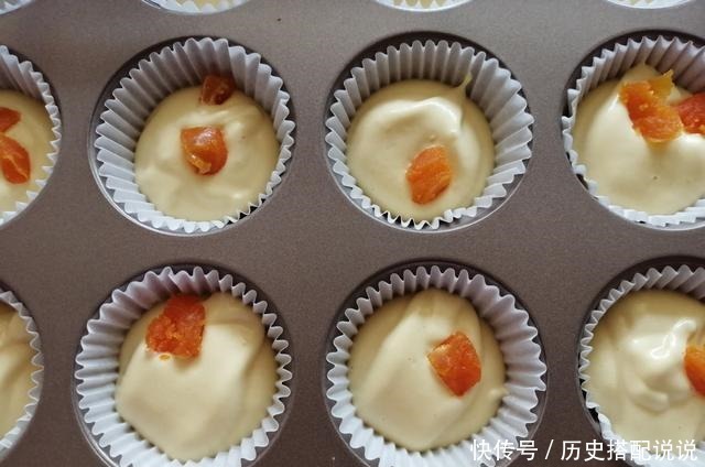 这蛋糕不回缩不开裂,细腻松软,蛋香浓郁,4种食材就可以做出来