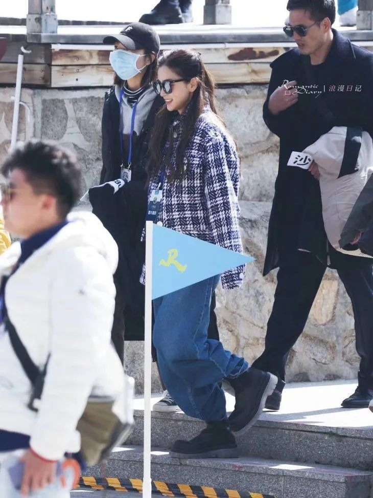  肉丝，别以为我没看出来你穿睡裤出门|下周穿什么 | 肉丝