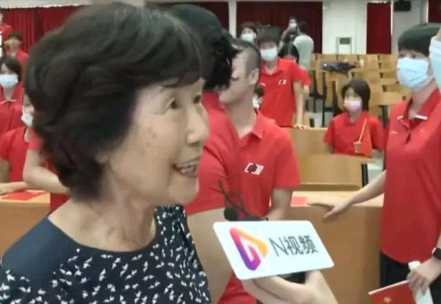 广东跳水队|全红婵祖师母盛赞红姐:哪有5个动作跳3个10分的?水平特别高