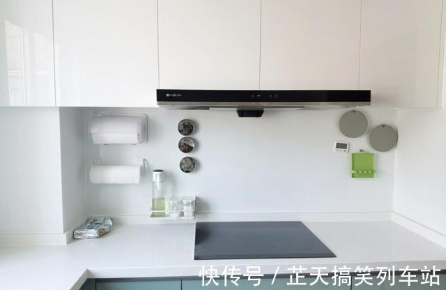 收纳|厨房别再贴瓷砖了,这种新型替代材料,看着高级还耐脏