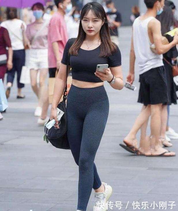 打底裤 低腰修身的开叉打底裤,搭配风格时尚一些,洒脱时尚