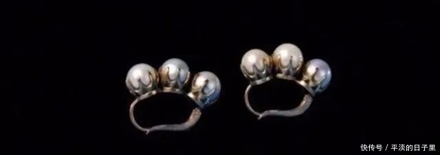 皇帝|为了皇帝朝冠上的东珠,一群水下奴冒着生命危险,在冰冷的水中挣扎