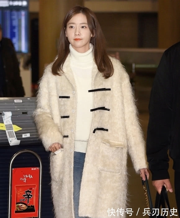 小仙女|基础款大衣想要出众?高颜值的毛衣来帮忙,让你任性扮靓