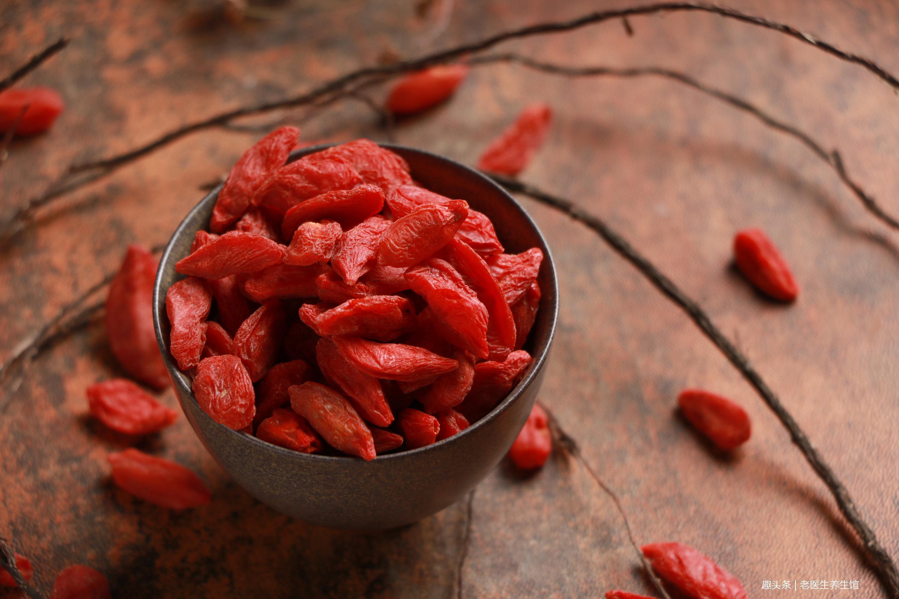 祛湿|别再拔罐祛湿了!枸杞和它泡一泡,连喝一周体内湿气全消,腰也细