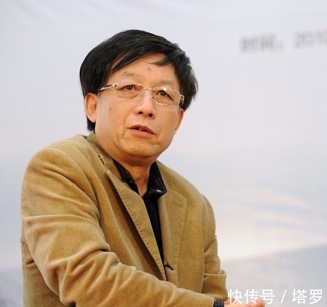 易中天!张国立、冯小刚提议“恢复繁体字”,易中天怒怼:亂竈龜鬱会写吗