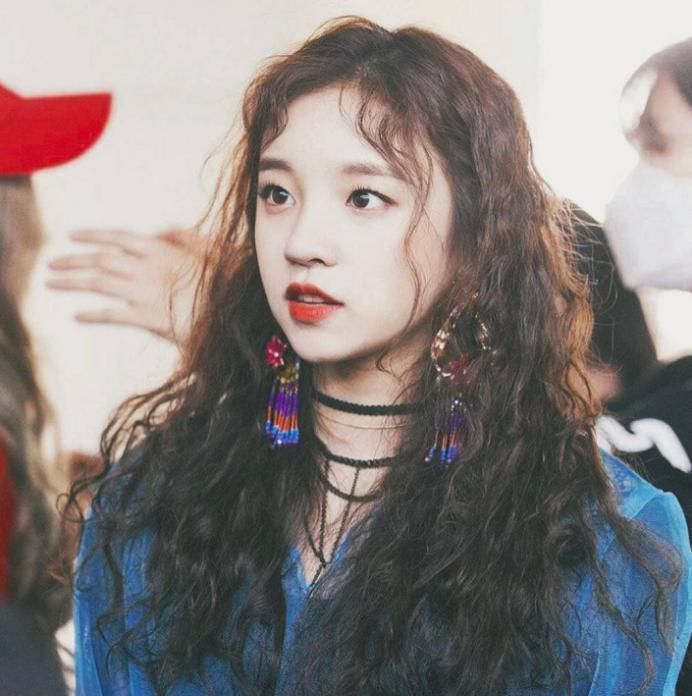 烫羊毛卷|所谓的高级发型都很显老!大明星还有脸蛋撑着,你整上就丑哭了