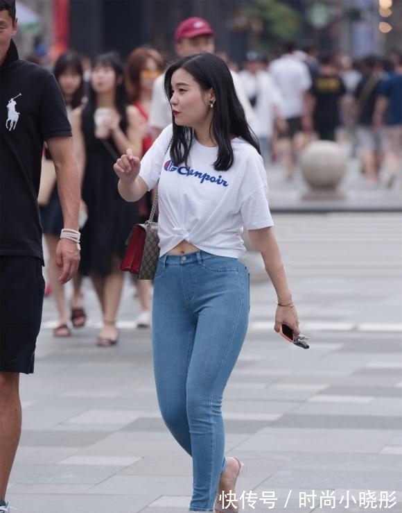 臀型 宽臀型女性偏爱牛仔裤搭配,美的惬意又清新,好看又自信