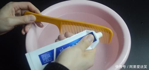 梳子|在梳子上涂抹牙膏,作用真厉害,我也是刚知道,快回家试一试