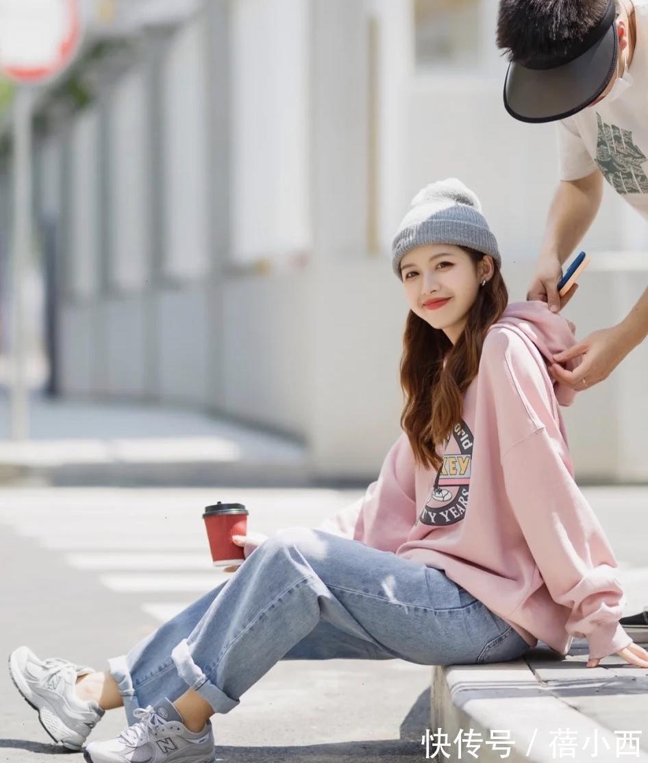 连衣裙|“连衣裙”该让位了,今秋流行休闲风穿搭,不仅舒适遮肉还很减龄