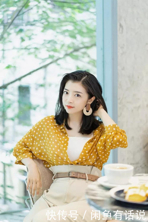 穿搭|三木把“透视波点衫”穿火了，配小抹胸清爽时髦，人群中美成焦点