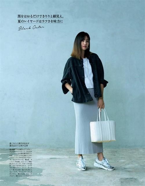 百褶裙|为什么建议40岁女人多穿“半身裙”？我从日杂中找到这3个答案！