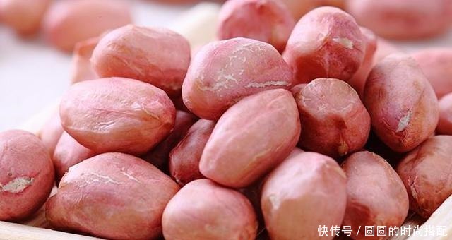白花钱|买花生米时,遇到这3种不要买,口感差营养少,别再买错了白花钱