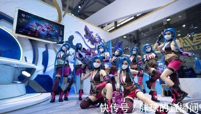 coser|上海CJ“最吸睛”Cosplay出现，黑丝女Coser很紧张：保安关一下门