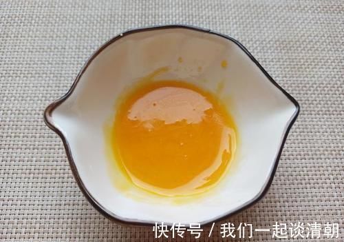烤箱|教你做独家懒人面包，1碗面粉3个鸡蛋，不用烤箱，蓬松柔软又香甜