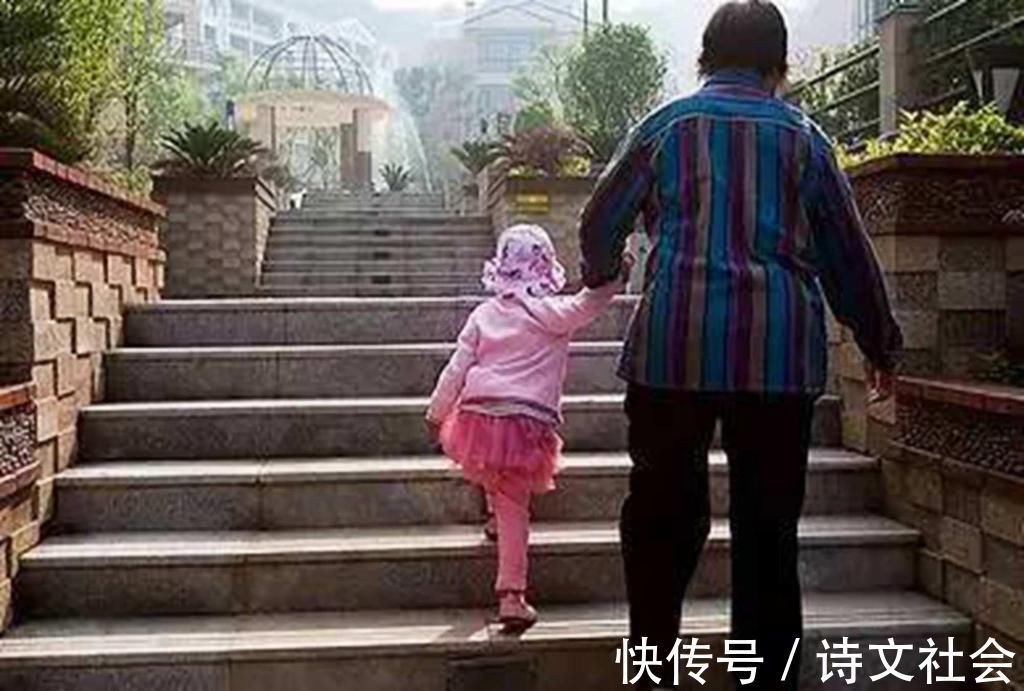 父母|“新型啃老”正在啃掉父母的棺材本,父母毫无察觉,反夸孩子孝顺