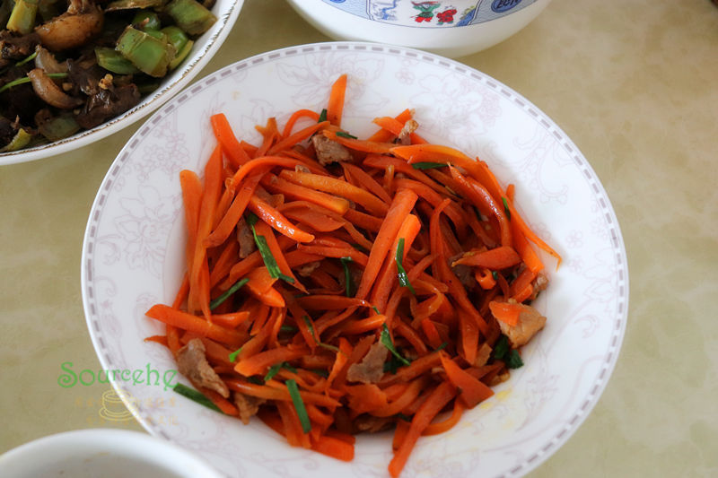 萝卜干|一家四口的晚餐,四菜一汤不足30元,有荤有素,简单美味!