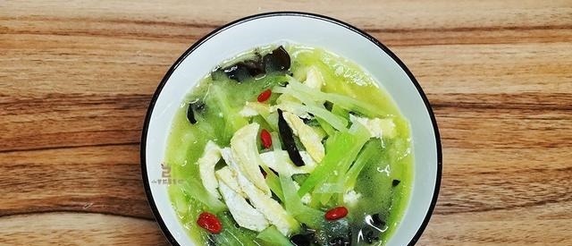 萝卜汤|炖萝卜汤,最忌直接加水,多加一步,萝卜不辣汤汁更香浓,真好喝