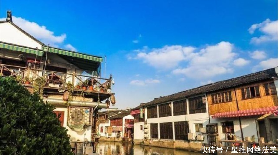 中国|中国最机智的古镇，在游客最多的时候取消门票，如今游客天天爆满