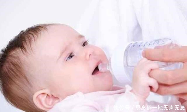 小宝宝|为什么半岁之前孩子不能喝水在什么前提下,可以给孩子喝水呢!