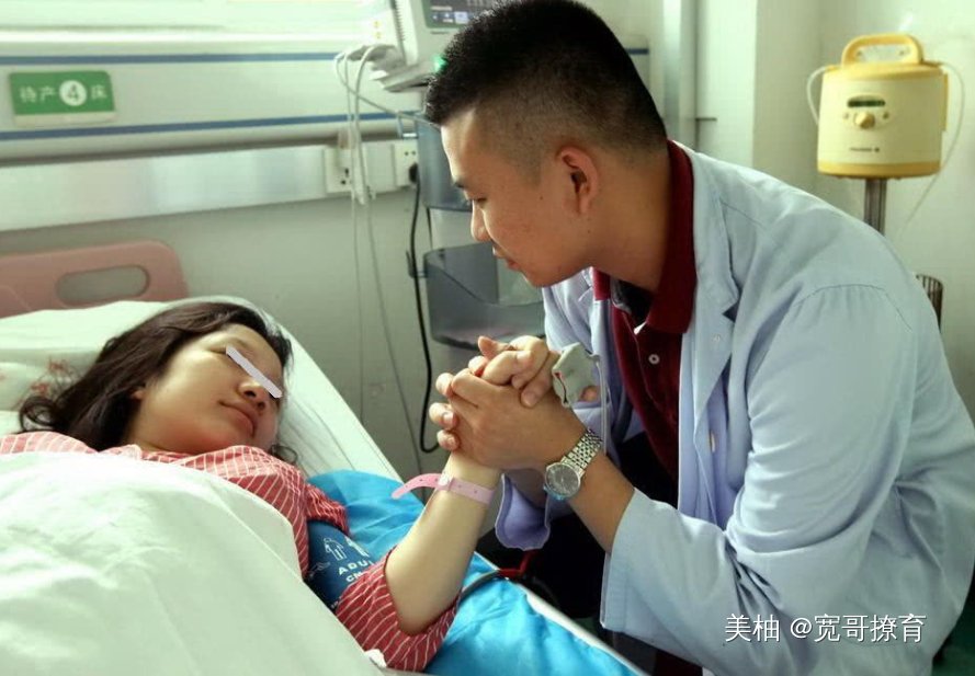 举动堪称|二胎又是个女儿,爷爷"教科书"式反应,网友:羡慕了