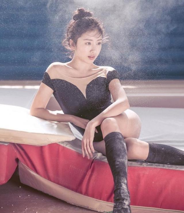 少女|体操女神诞下儿子后,29岁产后身材似少女,如今却为母乳太多发愁