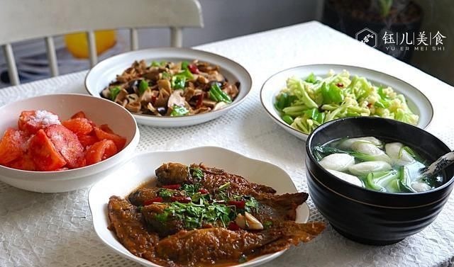 苏北一家四口的午餐火了,4菜1汤,营养又美味,网友被馋到流口水