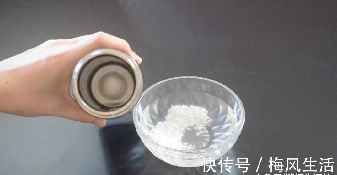 保温杯太深不好清洗, 教你一招, 不用洗涤剂, 细菌污垢洗得干干净净